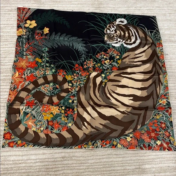 Brand new Hermes tyger scarf 70 tiger black